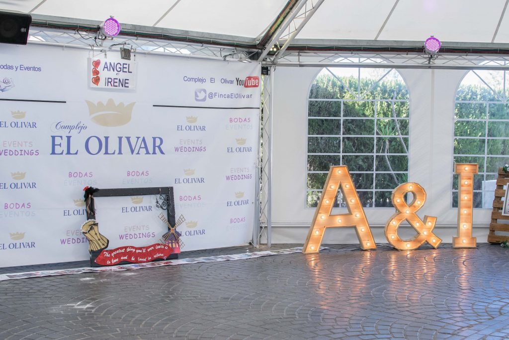 Mobiliario para eventos letras gigantes con bombillas